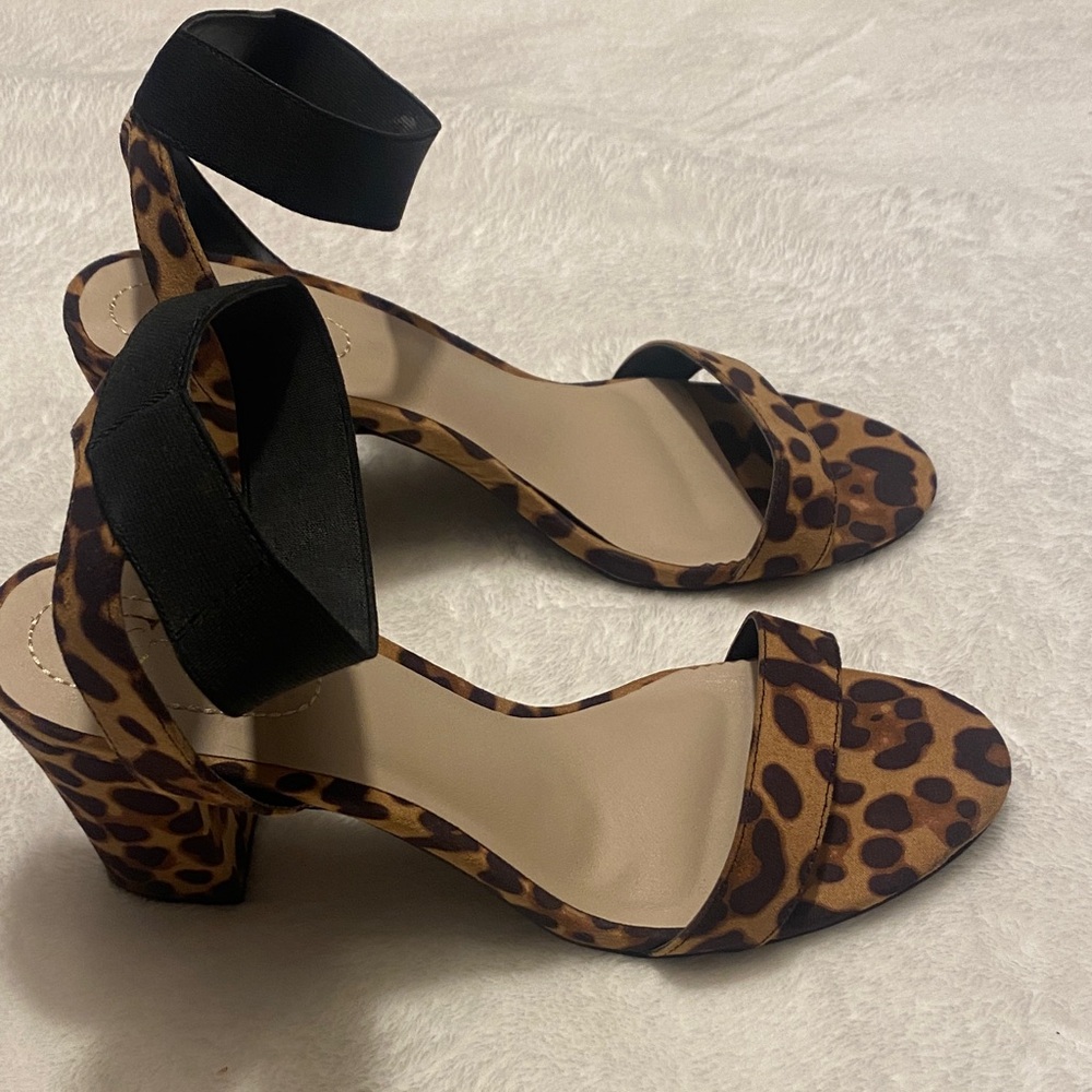 C COMFORT Chic Leopard Print Block Heel Sandals
